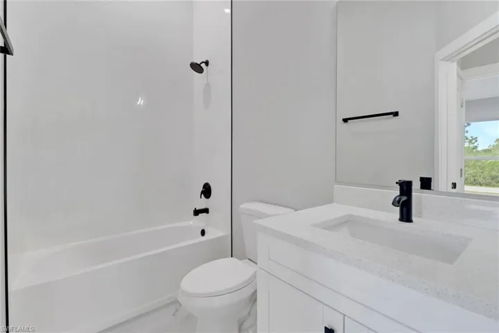 912-914 Ainsworth St W, Lehigh Acres Fl 33974