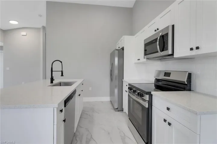 912-914 Ainsworth St W, Lehigh Acres Fl 33974