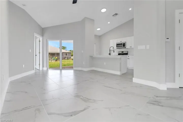 912-914 Ainsworth St W, Lehigh Acres Fl 33974