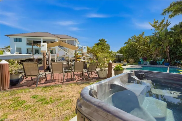1105 Christopher Ct, Naples, Florida 34104