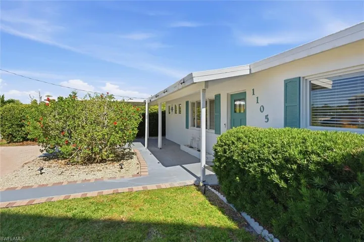 1105 Christopher Ct, Naples, Florida 34104