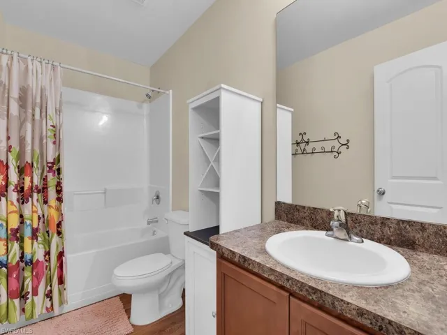 Guest Bath - Second Floor