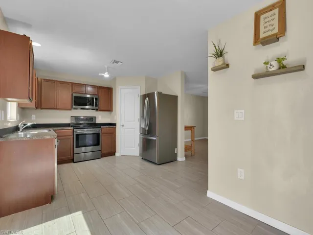 Dining Area & Kitchen