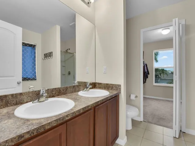 Master Suite Bath w/ Huge Walk-In Closet - Second Floor