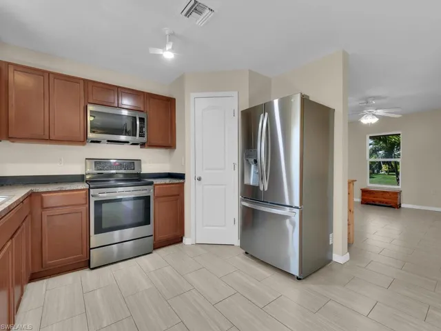 Kitchen w/ Walk-In Pantry