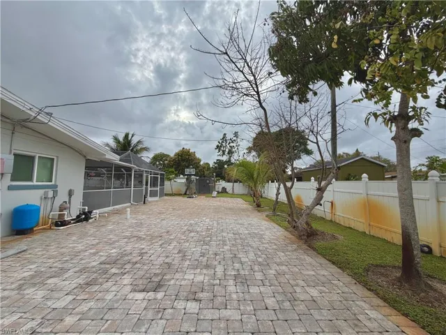1821 Winkler Ave, Fort Myers, Florida 33901