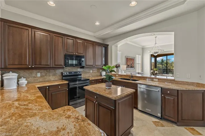 2647  BOLERO  DR, Naples, FL 34109