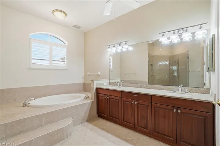5957 Tarpon Gardens Cir 202, Cape Coral, Florida 33914