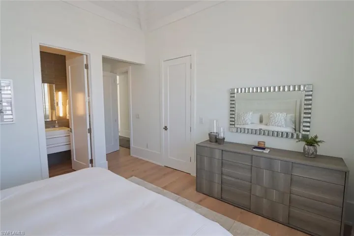 675 2nd St S, Naples, Florida 34102