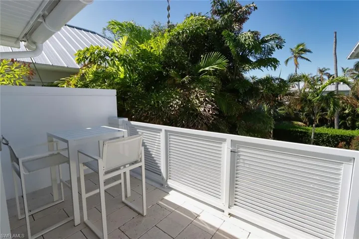 675 2nd St S, Naples, Florida 34102