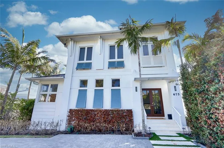 675 2nd St S, Naples, Florida 34102
