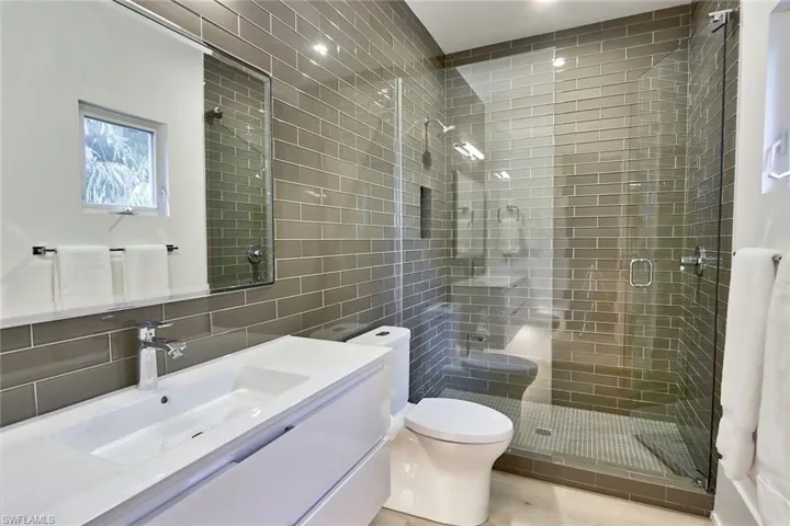 675 2nd St S, Naples, Florida 34102
