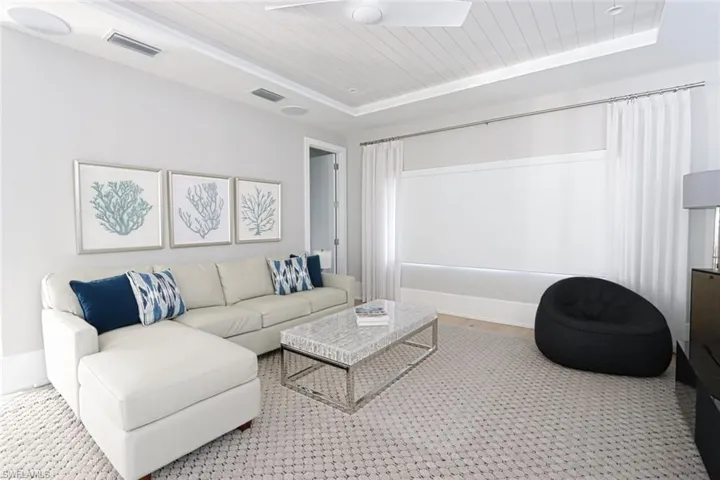 675 2nd St S, Naples, Florida 34102