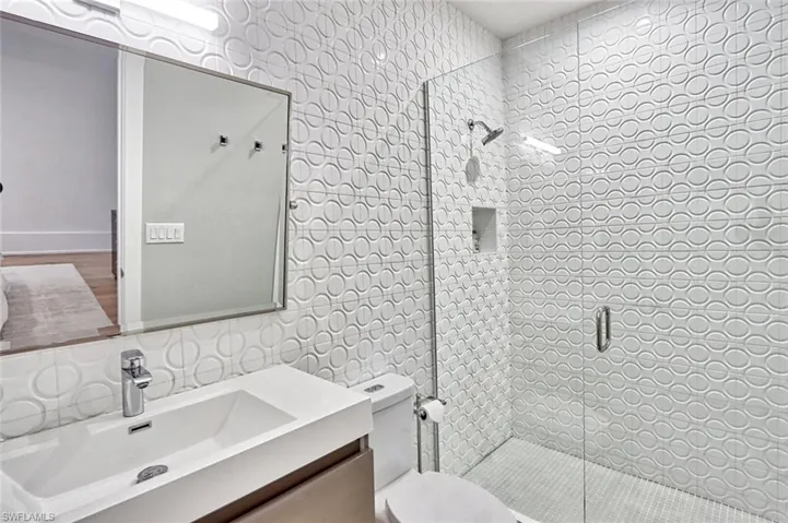 675 2nd St S, Naples, Florida 34102