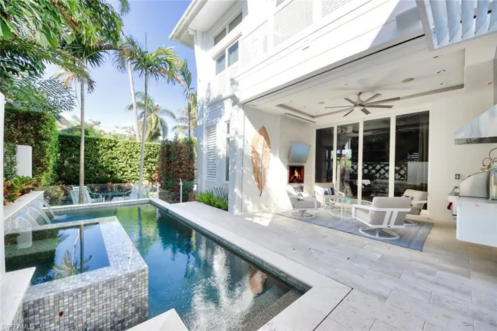 675 2nd St S, Naples, Florida 34102
