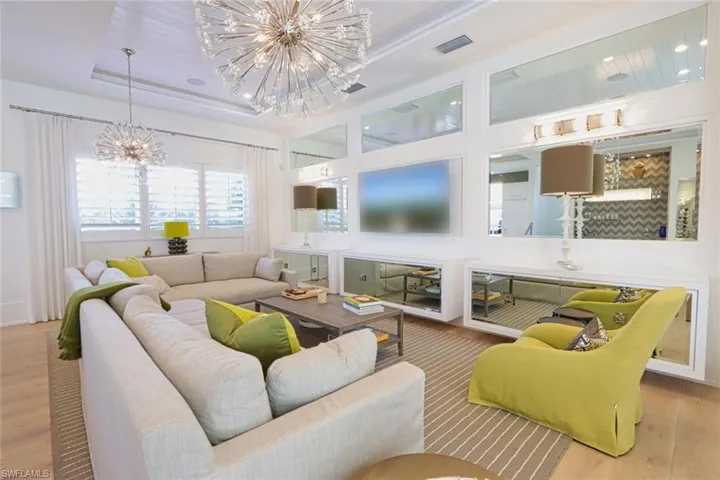 675 2nd St S, Naples, Florida 34102