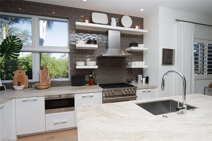 675 2nd St S, Naples, Florida 34102