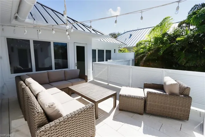 675 2nd St S, Naples, Florida 34102