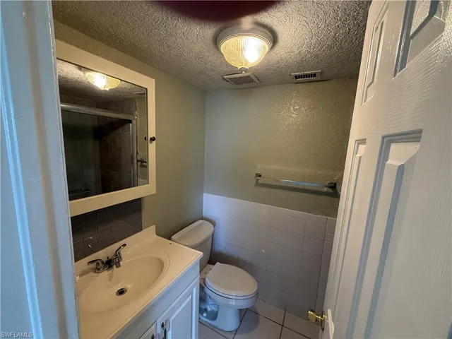 4613  Bayshore  DR, Naples, FL 34112