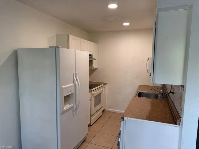 4613  Bayshore  DR, Naples, FL 34112