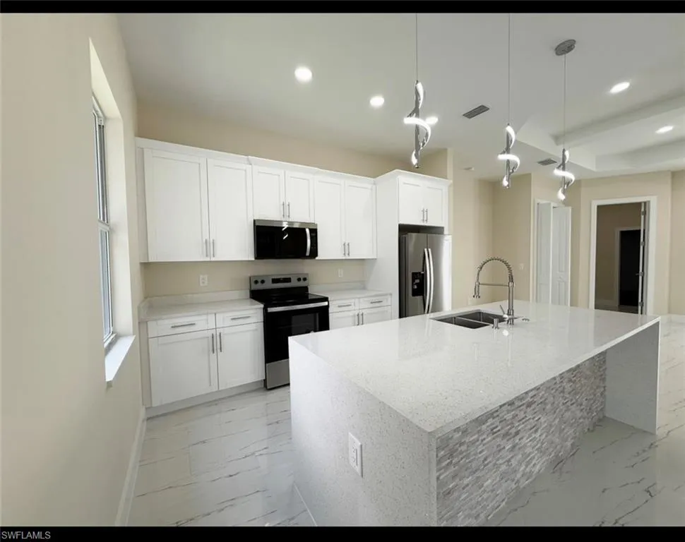 900 Sunniland blvd, Lehigh Acres, FL 33971,225011490