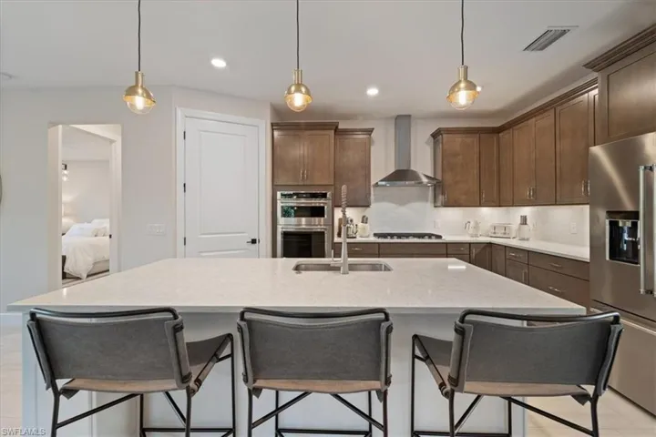 Living room featuring a chandelier, recessed lighting, visible vents, and baseboards
