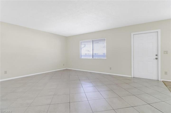 Living Room/Front Entry