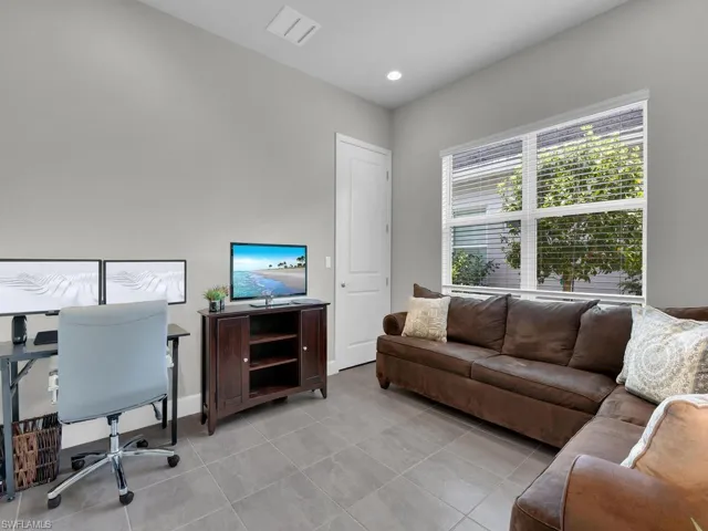Den/Guest Room