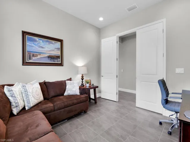 Den/Guest Room