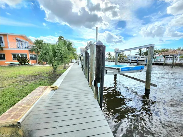 2596 Bayshore Dr, Matlacha, Florida 33993