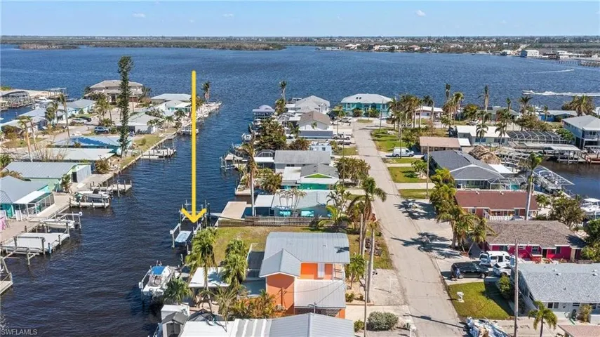 2596 Bayshore Dr, Matlacha, Florida 33993