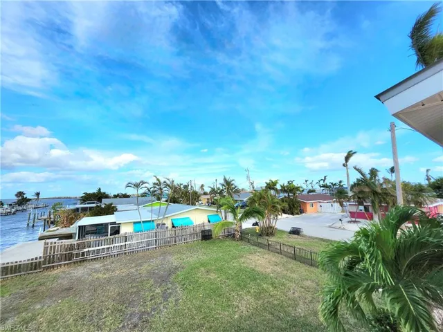 2596 Bayshore Dr, Matlacha, Florida 33993