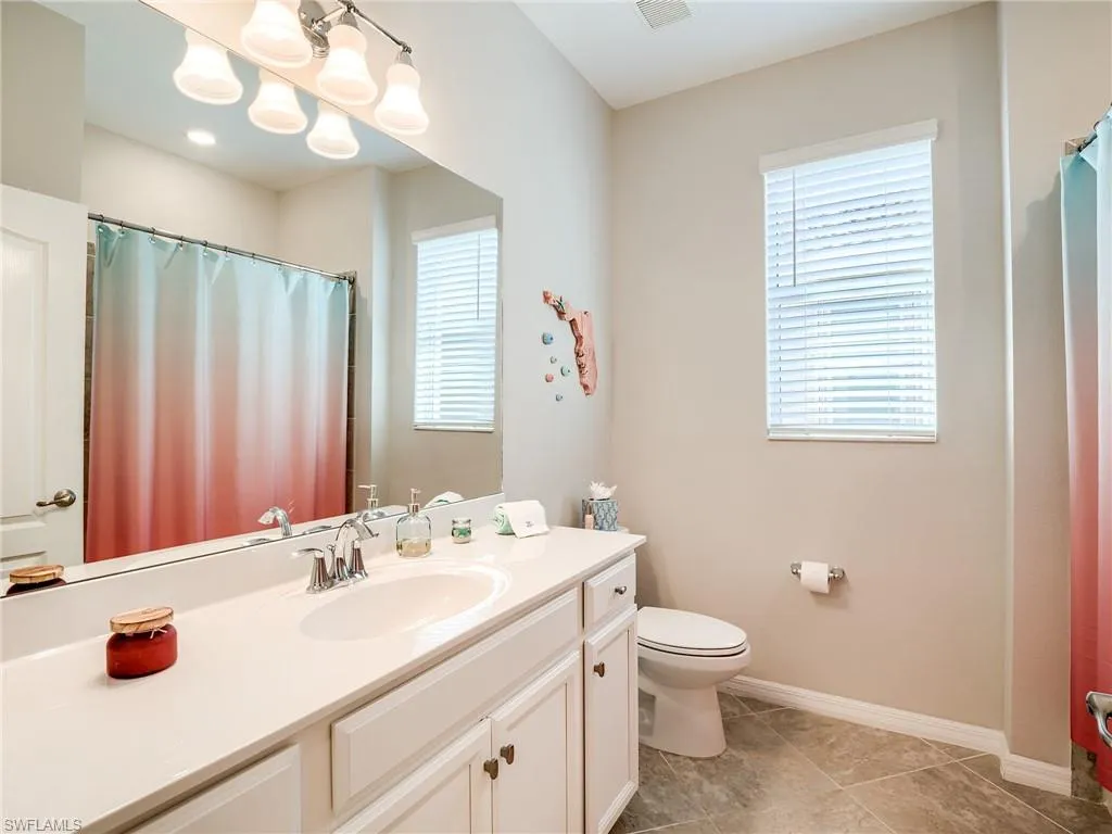 10517 Prato DR, Fort Myers, FL 33913,2025000327