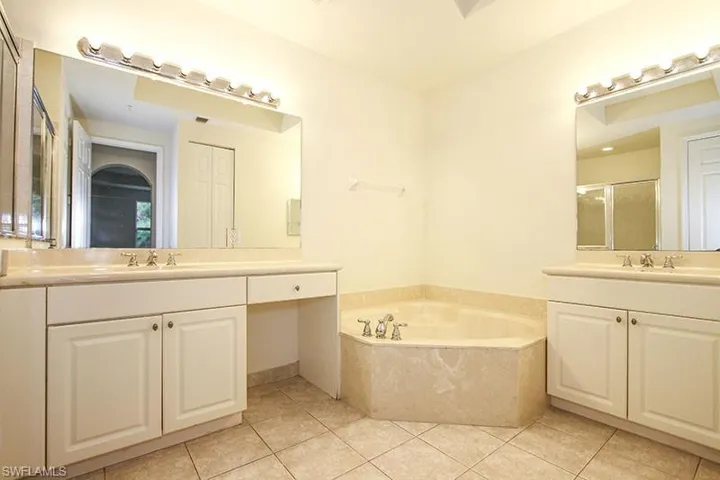 1315 Mariposa Cir 2-204, Naples, Florida 34105