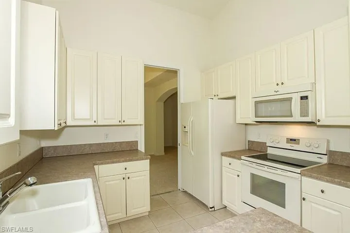 1315 Mariposa Cir 2-204, Naples, Florida 34105