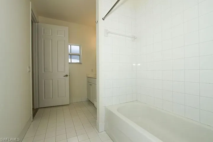 1315 Mariposa Cir 2-204, Naples, Florida 34105