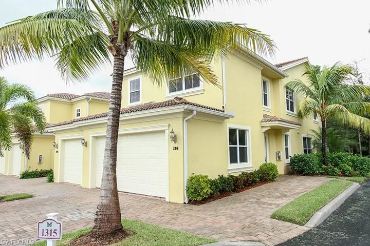 1315 Mariposa Cir 2-204, Naples, Florida 34105