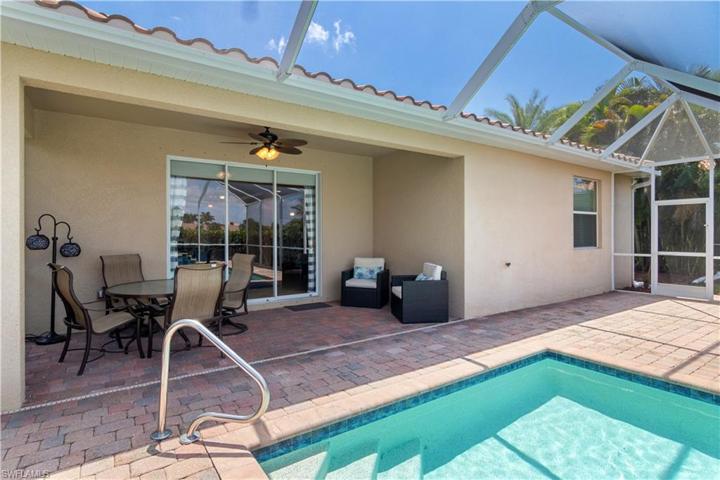 pool/ covered lanai