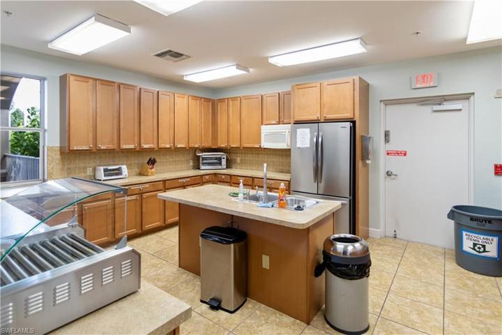 prep kitchen in Clubhouse