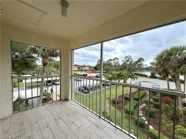 1001  Foxfire  LN, Naples, FL 34104