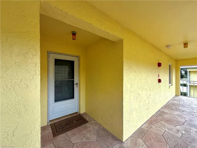 1001  Foxfire  LN, Naples, FL 34104
