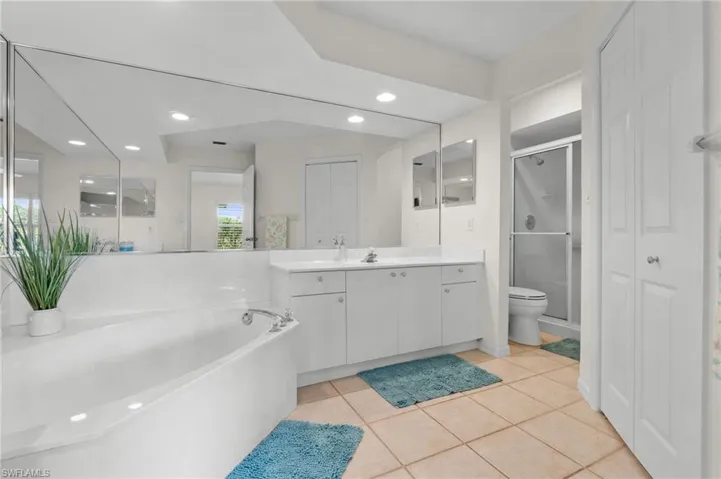 4907 Europa Dr, Naples, Florida 34105