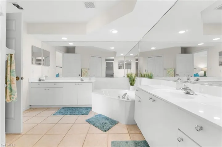 4907 Europa Dr, Naples, Florida 34105