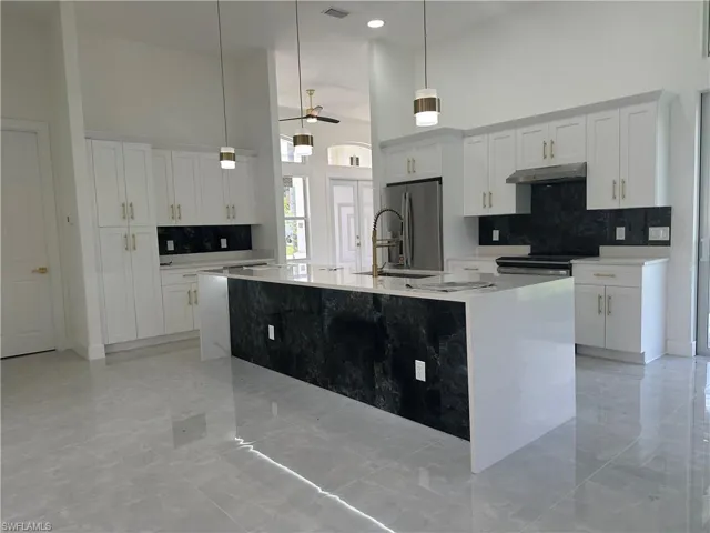 2220 18th Ave, Cape Coral, Florida 33990
