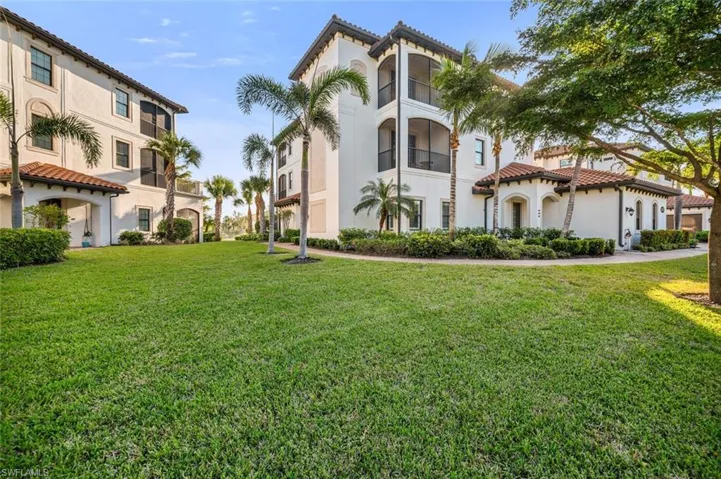View of front of property featuring a front lawn