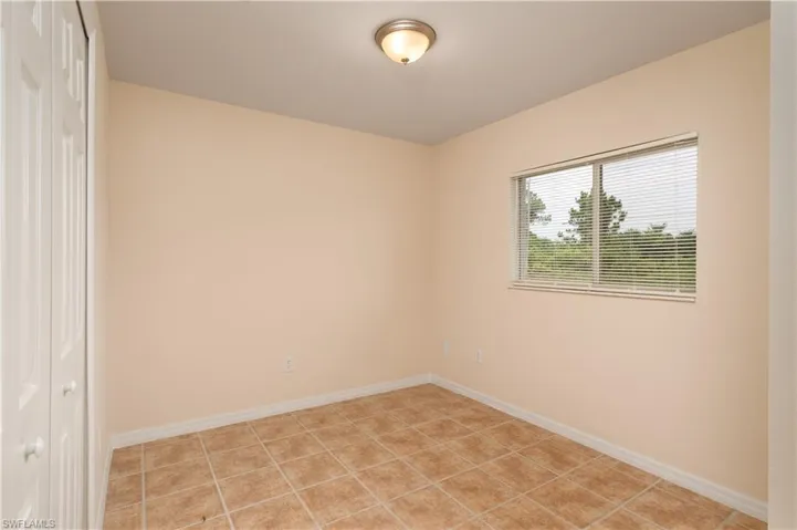 546 Sherwood Ave S, Lehigh Acres, Florida 33974