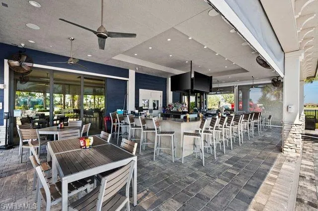 Pool Bar