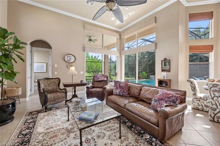 Family room w/direct access to lanai
