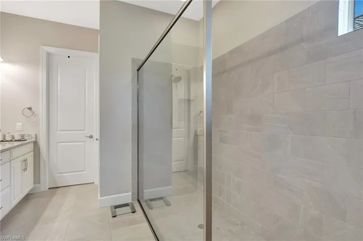 Over-sized Step-in Shower