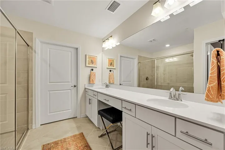 DUAL SINKS WITH VANITY COUNTER